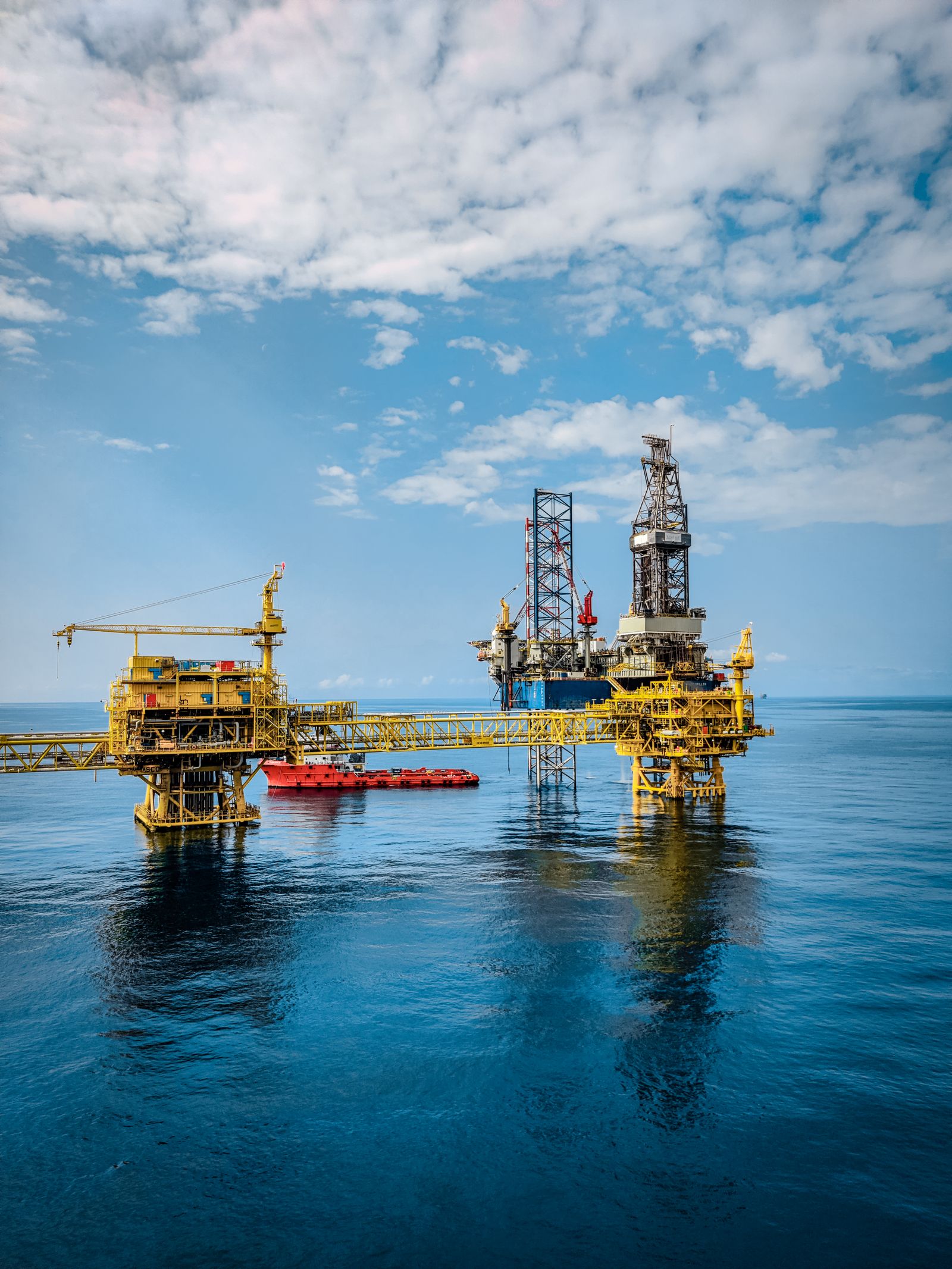 Offshore drilling rig at sea